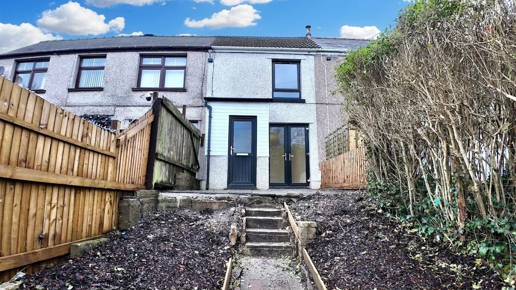 Property photo 2 of 26