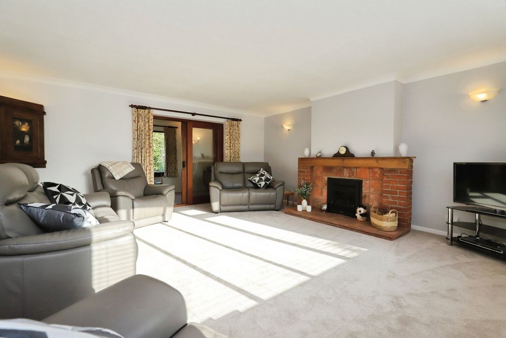 Property photo 3 of 20 Pbox-Img.Jpg