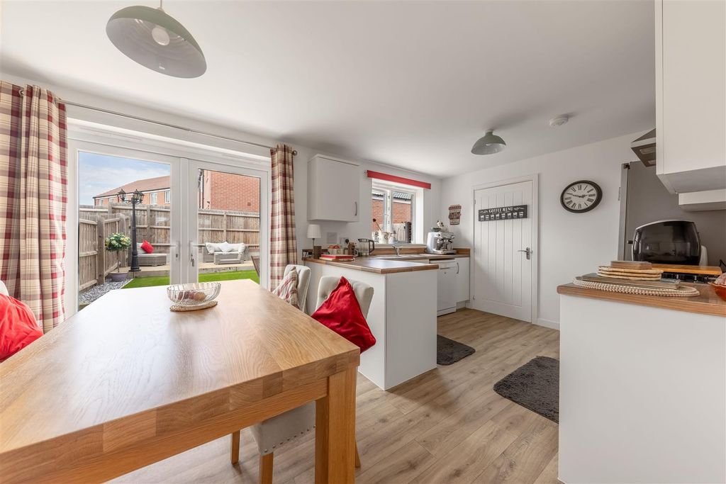 Property photo 3 of 15 Kitchen/Diner