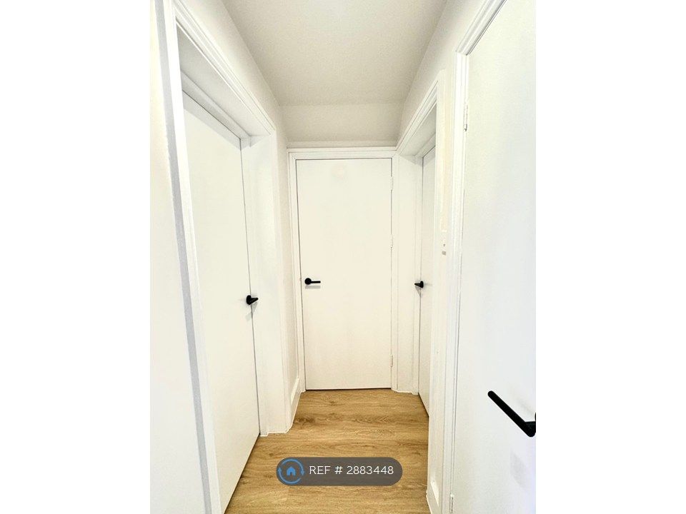 Property photo 3 of 17 Hall
