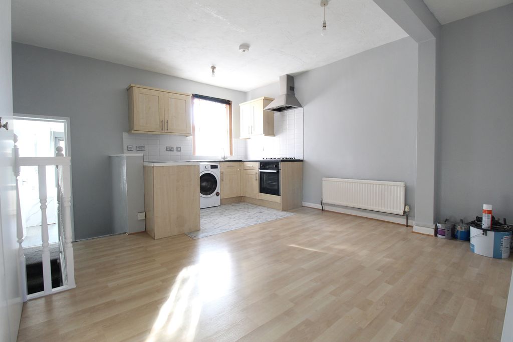 Property photo 1 of 15 One Bedroom Flat Close To Medway Hospital