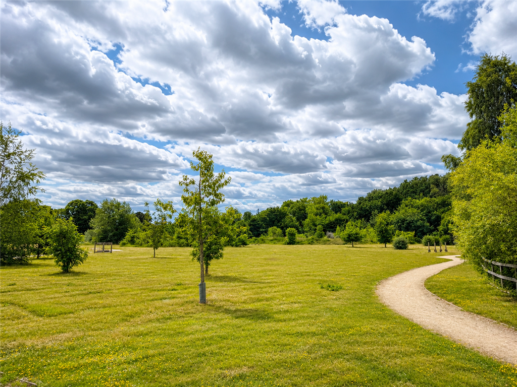 Property photo 3 of 21 Onsite Parkland.