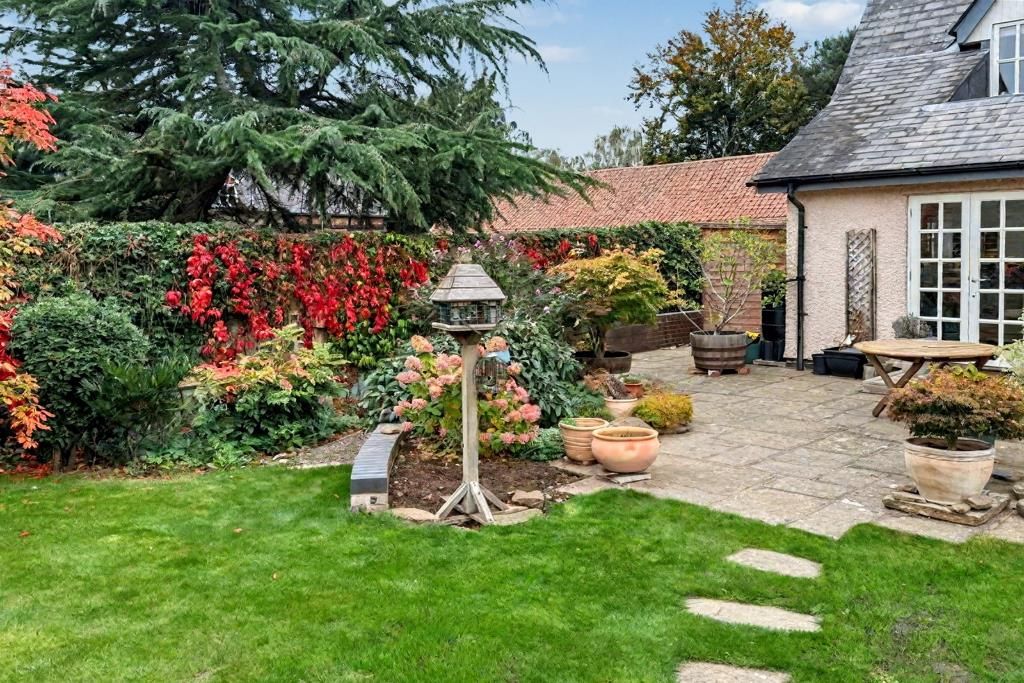 Property photo 3 of 25 Outside