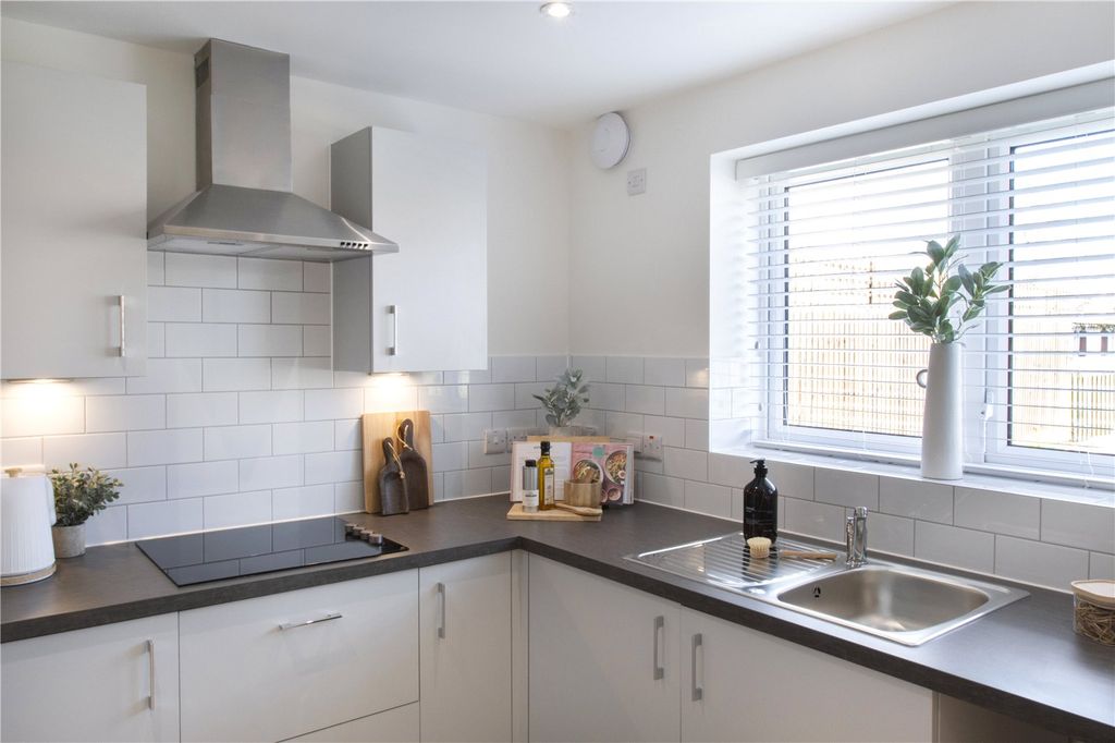 Property photo 1 of 11 Kitchen