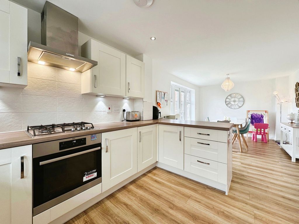 Property photo 2 of 27