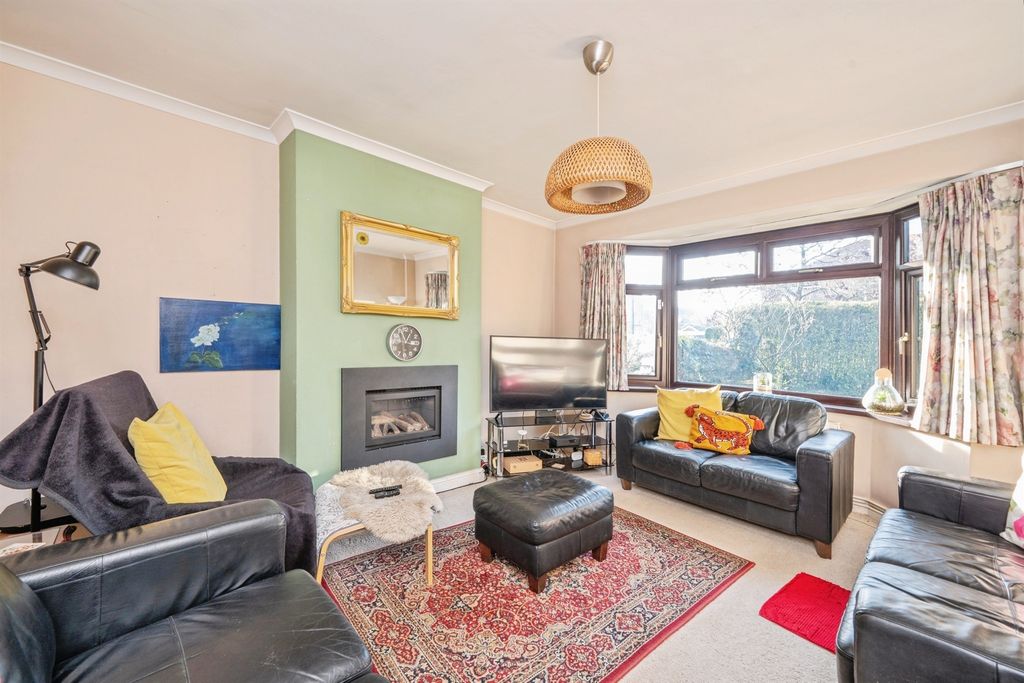 Property photo 2 of 20 Lounge