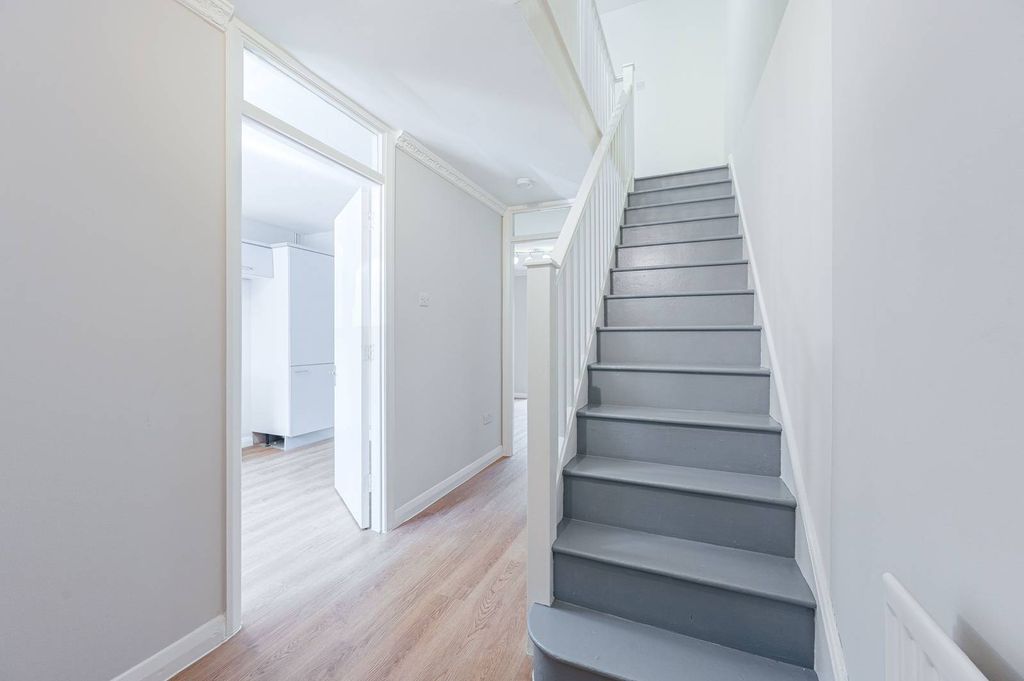 Property photo 2 of 23