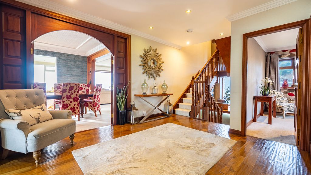 Property photo 3 of 43