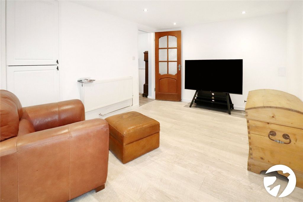 Property photo 2 of 23 Picture No. 12