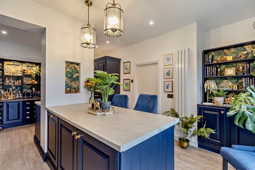 Property photo 3 of 25 8674124-Interior17-800