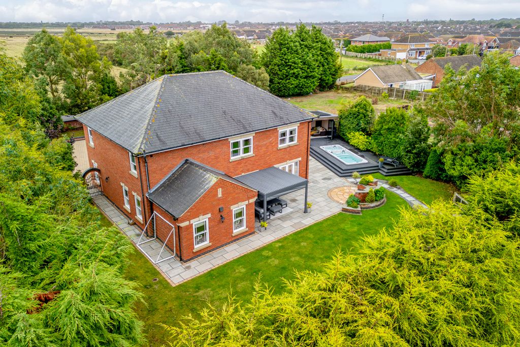 Property photo 2 of 91