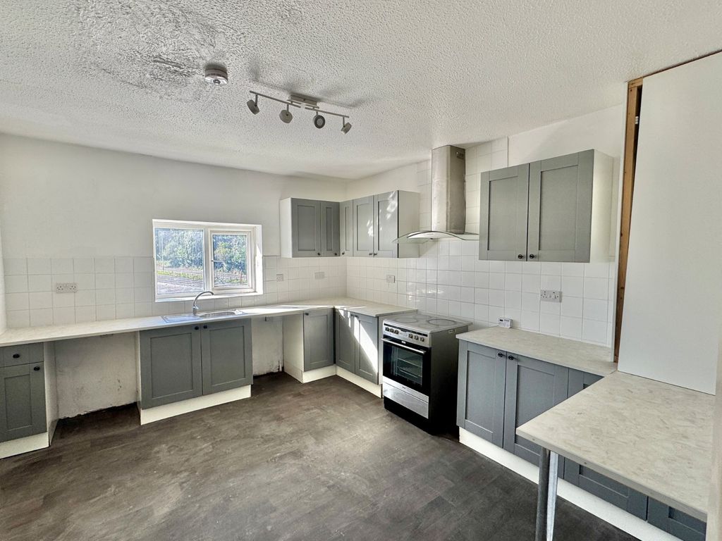 Property photo 3 of 13 Kitchen
