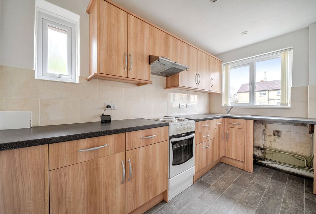Property photo 2 of 12 Kitchen