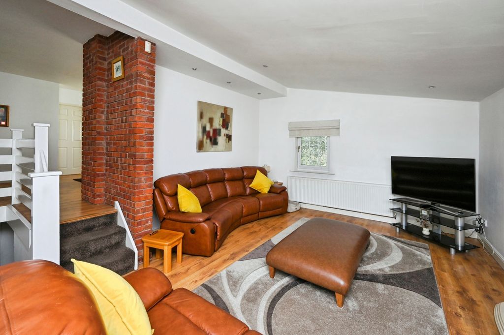 Property photo 2 of 35