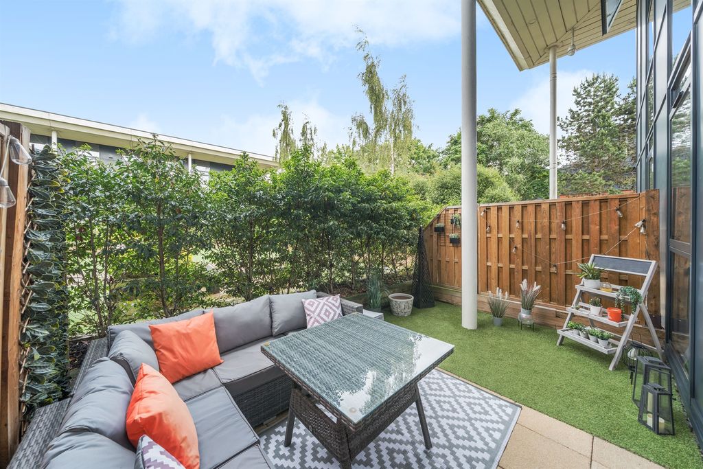 Property photo 2 of 18