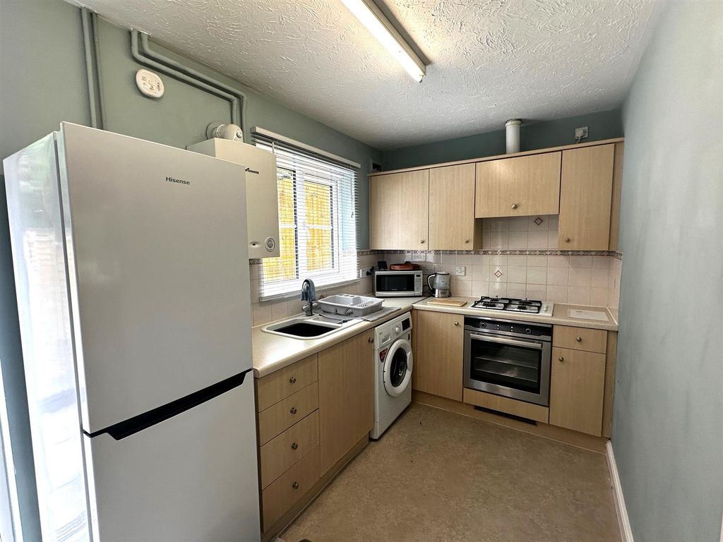 Property photo 2 of 11 Kitchen.Jpg