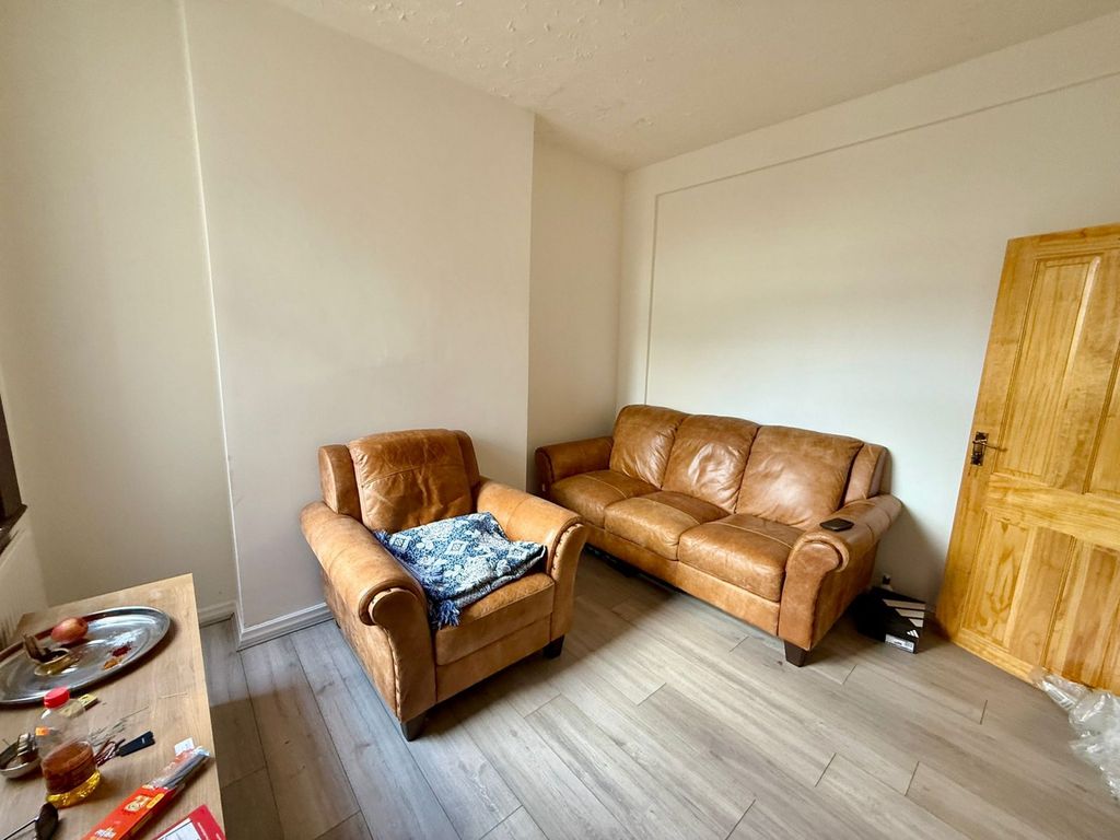Property photo 1 of 9 Recently Refurbished 4-Bedroom Terraced House For Rent In East Ham