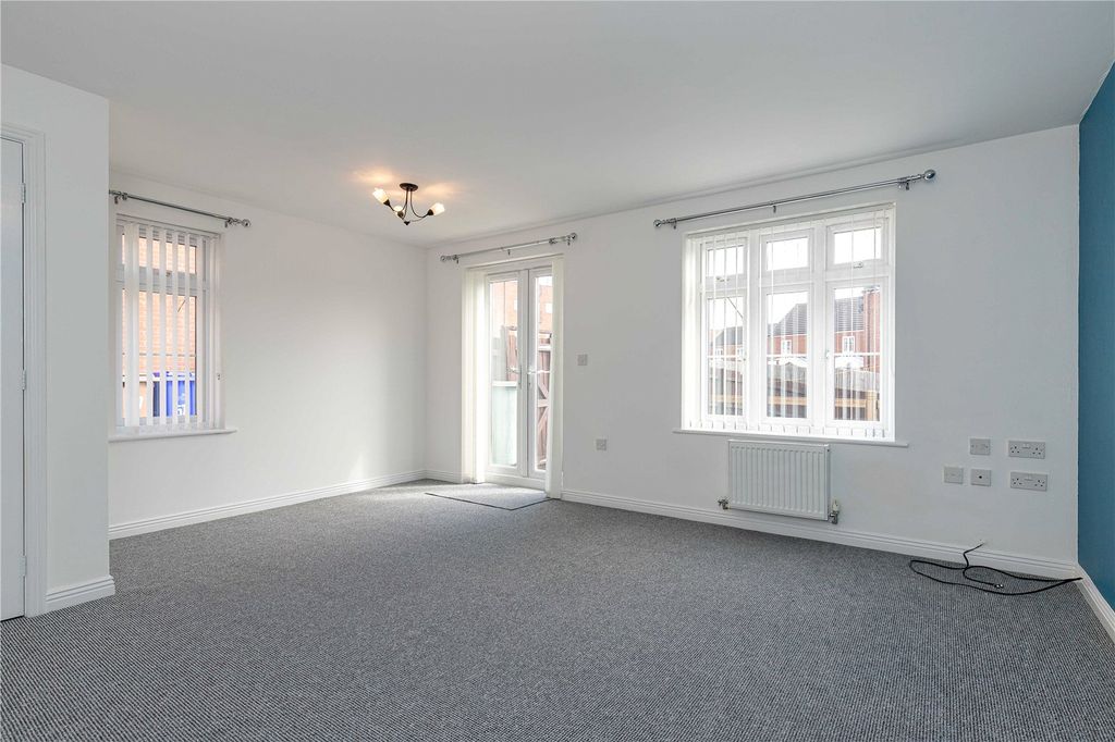 Property photo 2 of 11 Living Room