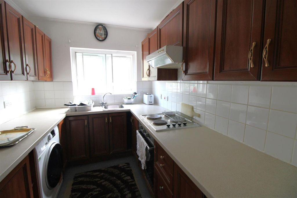 Property photo 2 of 7 1