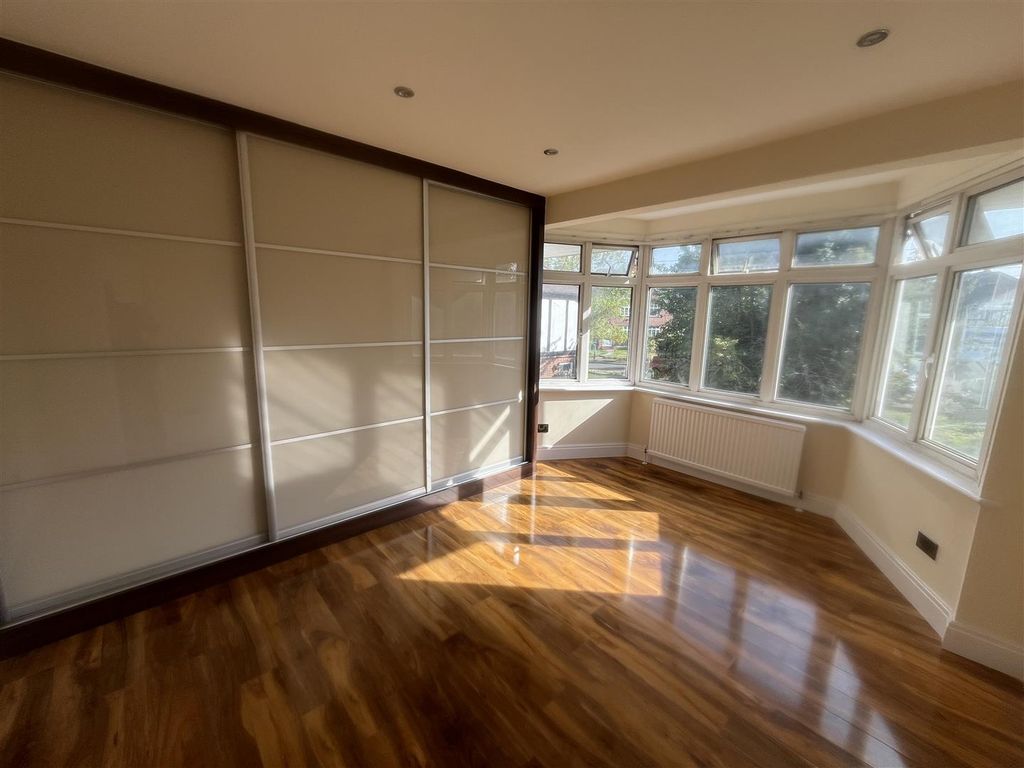 Property photo 1 of 5 Master Bedroom 1.Jpg