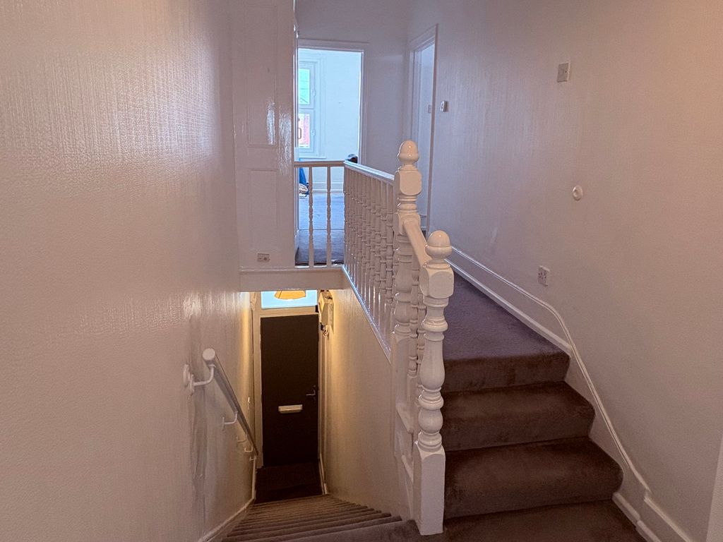 Property photo 3 of 8 Photo 2