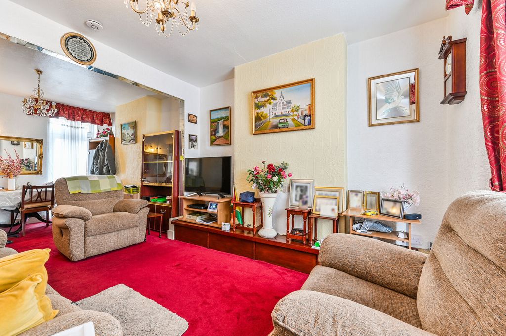 Property photo 3 of 16