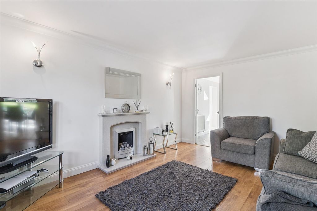 Property photo 3 of 24