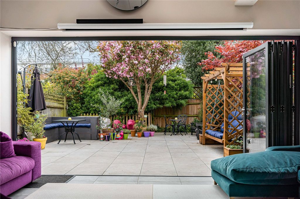 Property photo 3 of 16 Garden