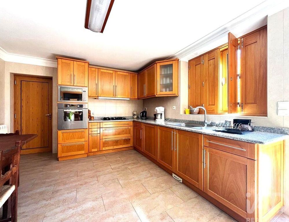 Property photo 2 of 28