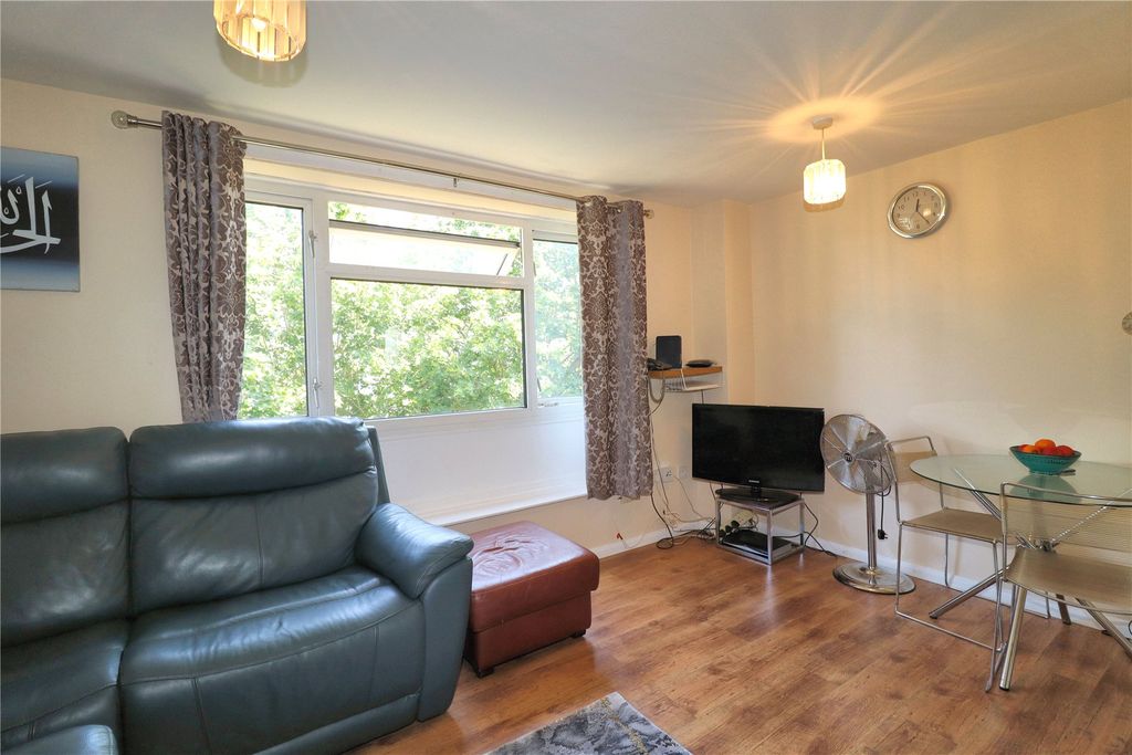 Property photo 3 of 9 Picture No. 04