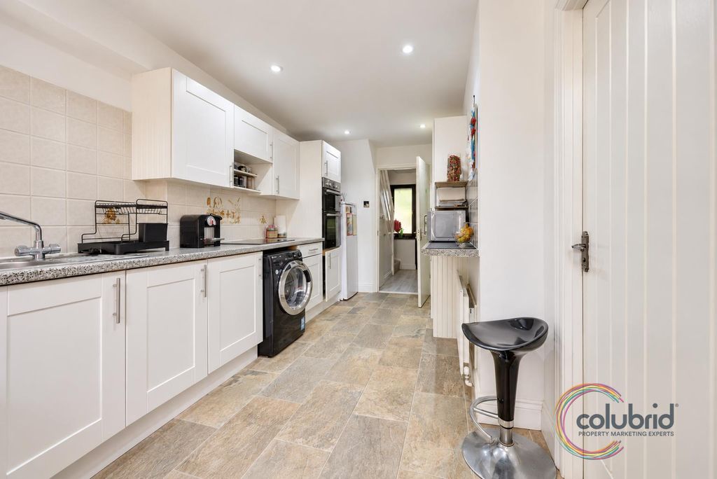 Property photo 3 of 24