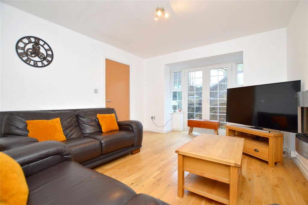 Property photo 2 of 24 Picture No. 33