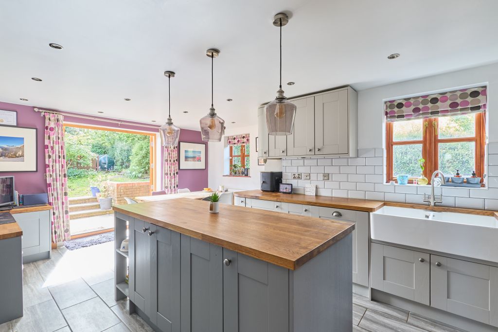 Property photo 2 of 18 6 Ashley Road 0505260009
