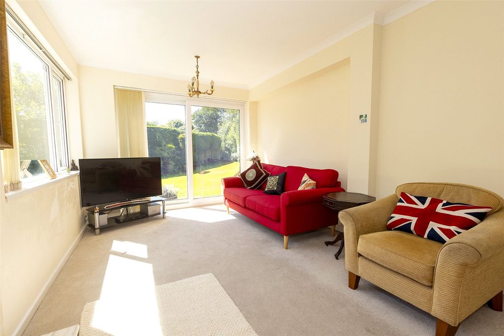 Property photo 2 of 27 Picture No. 17