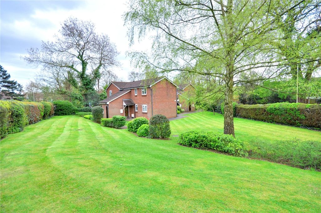 Property photo 1 of 9 9 Communal Gardens