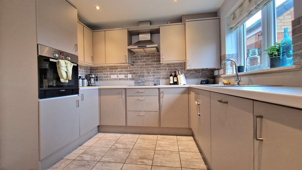 Property photo 2 of 33