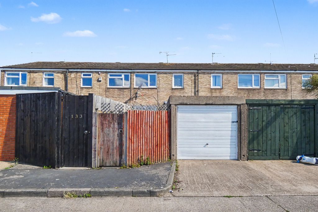 Property photo 1 of 15 135 Axminster Close, Bransholme, Hull, East Yorkshire, Hu7 4Se