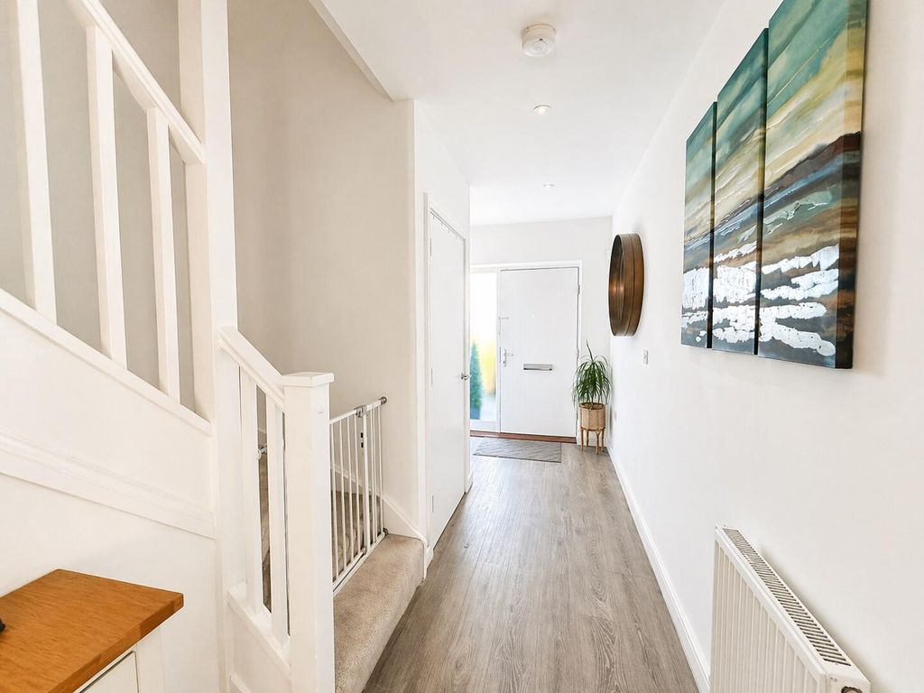 Property photo 2 of 25 Hallway