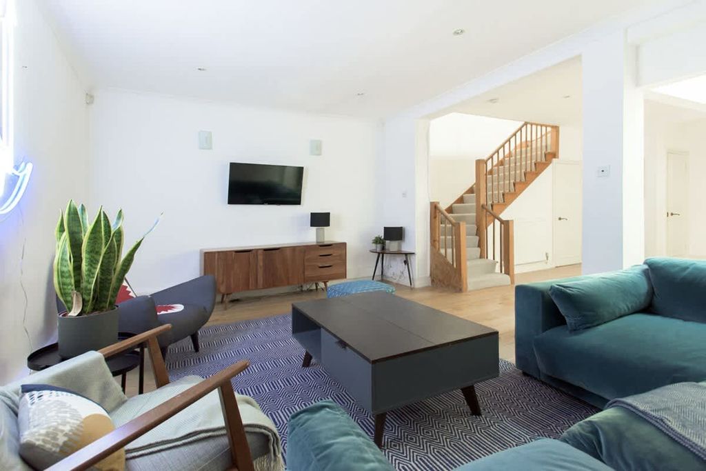 Property photo 3 of 12 51 Queen's Gate Mews 6.Jpeg