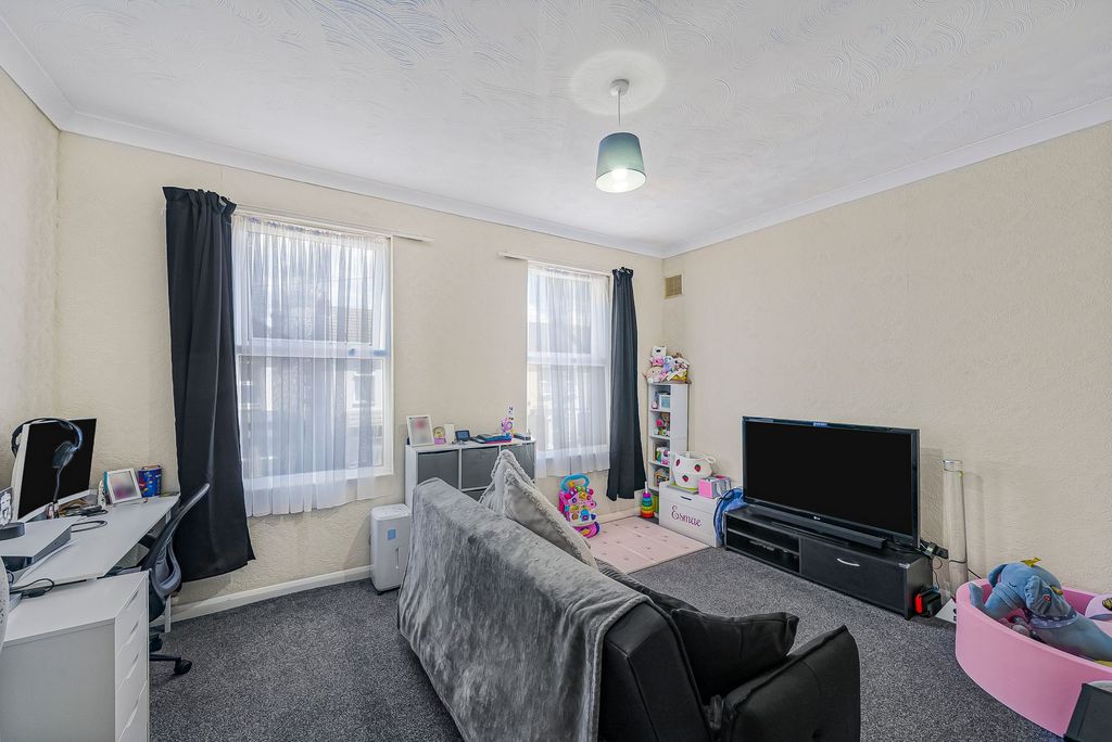 Property photo 2 of 6