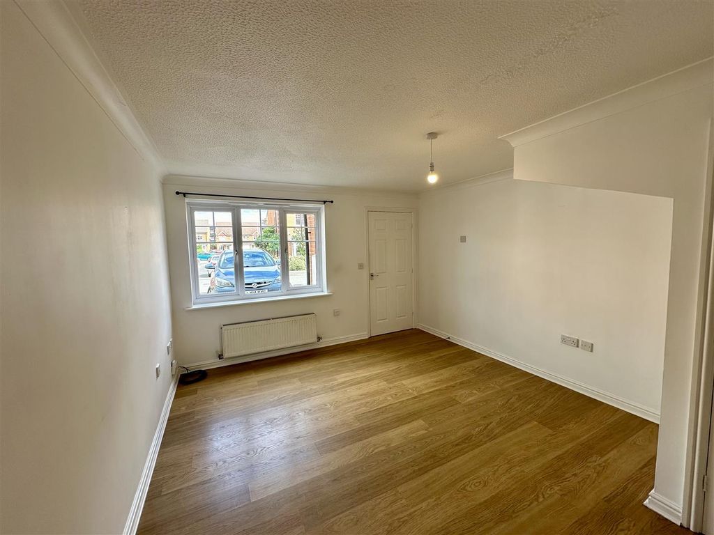 Property photo 2 of 10 Living Room