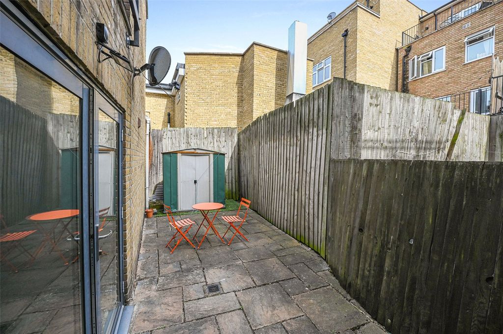 Property photo 3 of 16 Garden