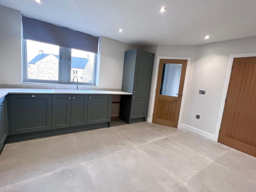 Property photo 3 of 14 Kitchen 2