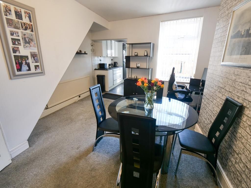 Property photo 3 of 9 Dining Area