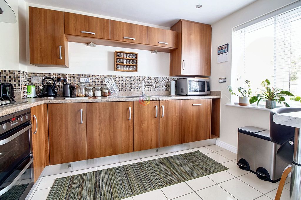 Property photo 3 of 15 Kitchen