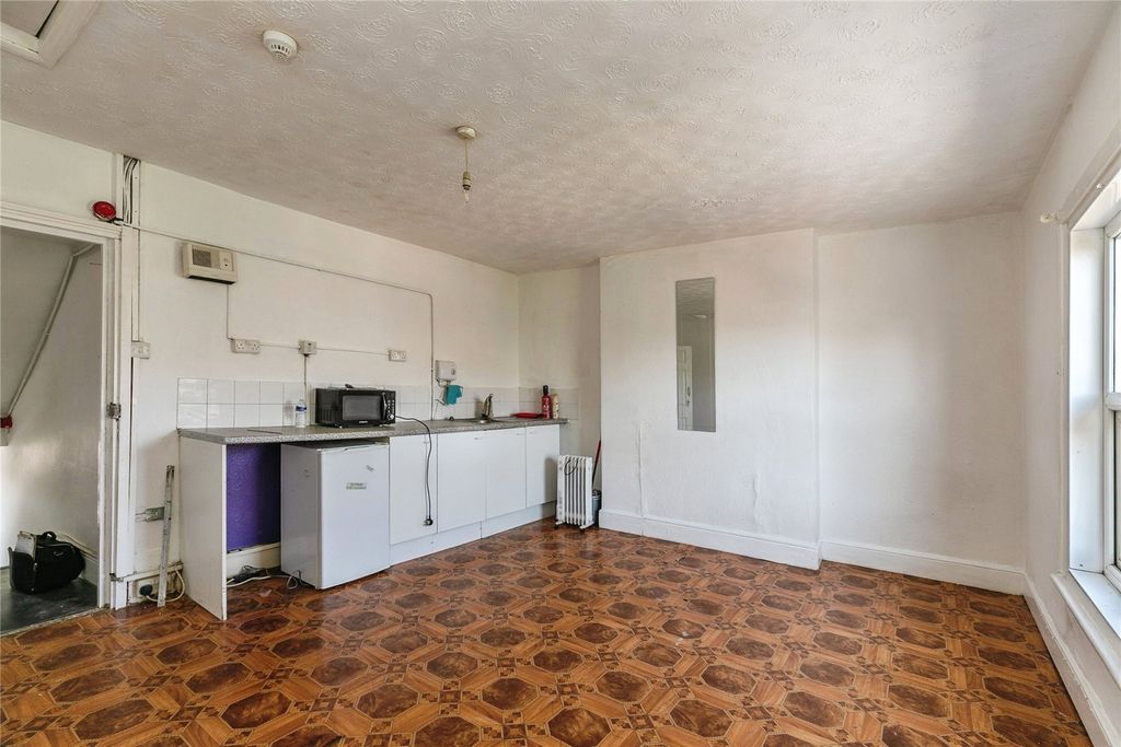 Property photo 2 of 18 Picture No. 01