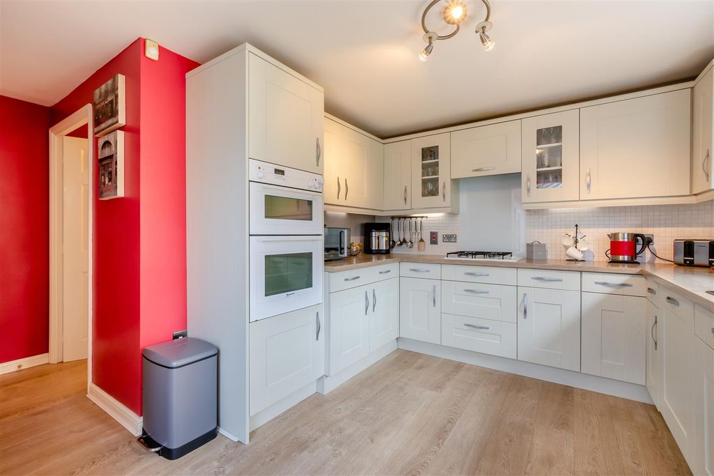 Property photo 3 of 22 8698187-Interior04.Jpg