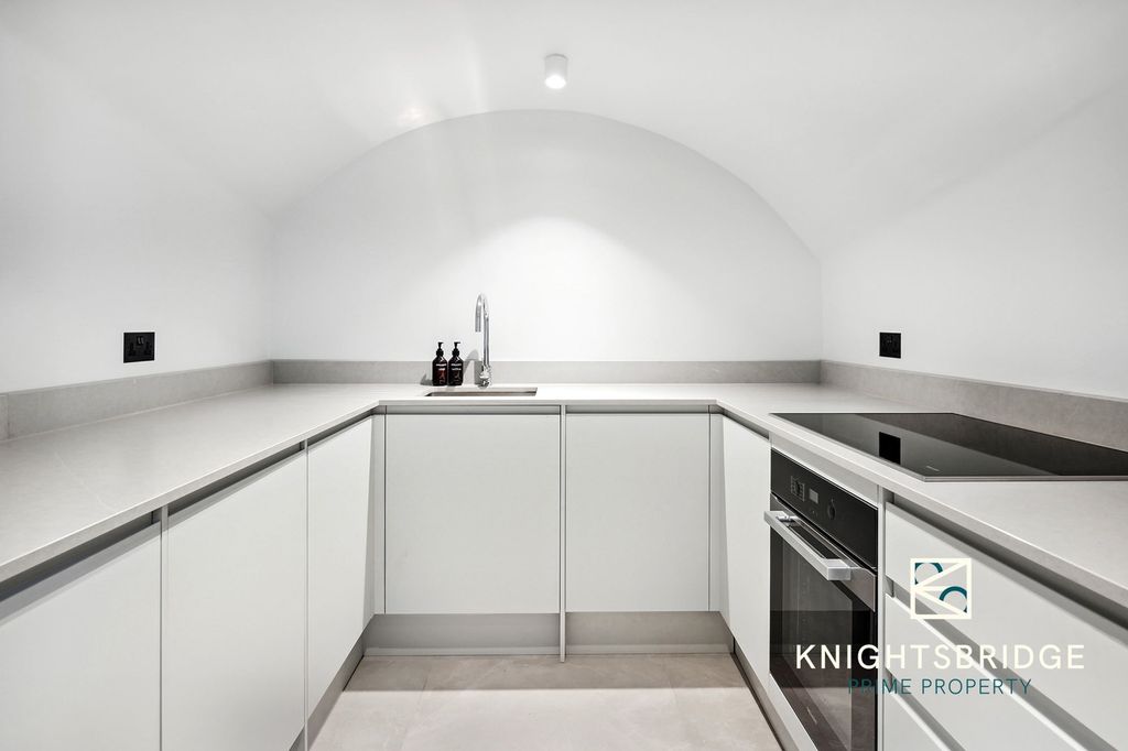 Additional image 19 of 6 bed property to rentChester Square, London SW1W