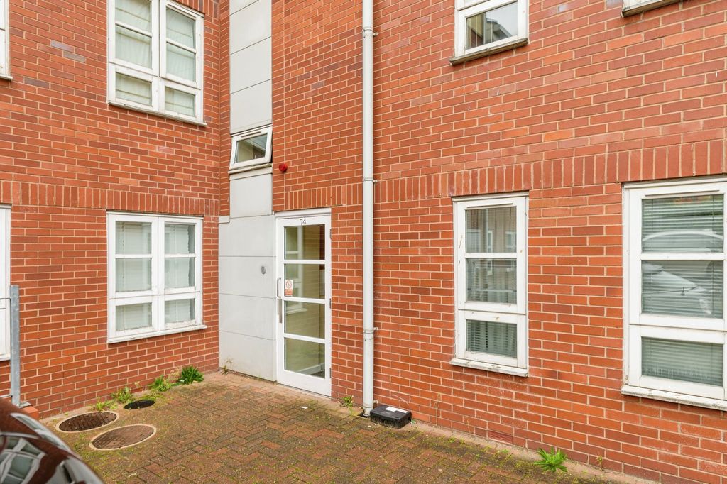 Property photo 3 of 18 C2c6A896-02