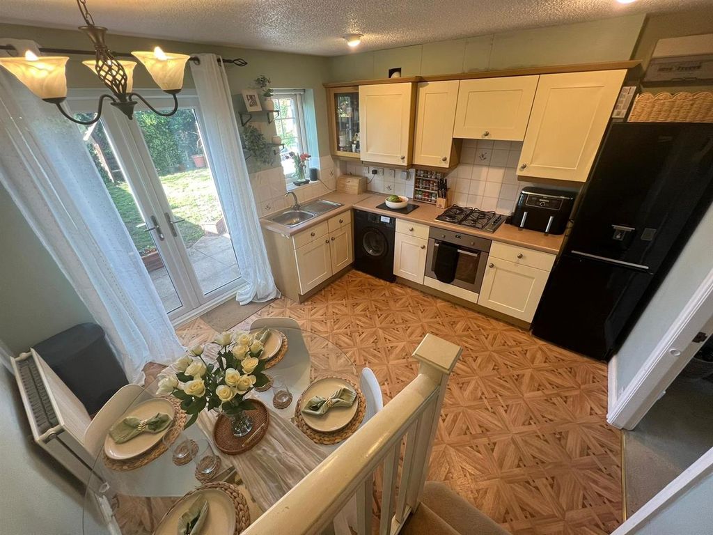 Property photo 2 of 12 Kitchen